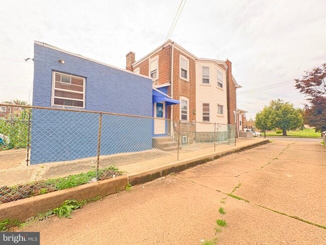 Building Photo - 2241 Knorr St