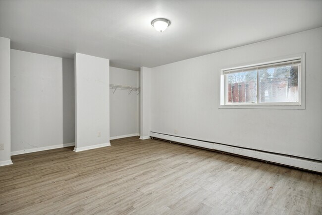 26-Grea-Properties-WindowStill-28 (1) (1) - Jolly Flatz