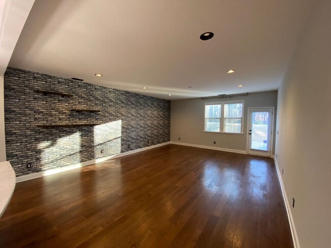 Building Photo - Immaculate Hillsborough Townhome