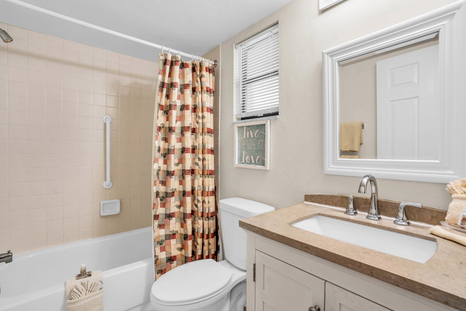 Building Photo - 600 Neapolitan Way