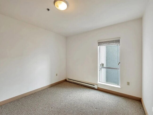 Building Photo - 368 Elm St