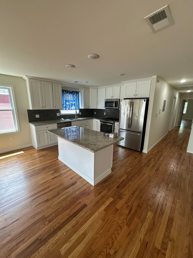 Primary Photo - 718 Summer Ave