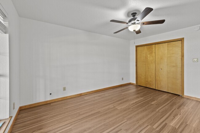 Building Photo - 103 E Miller Ct