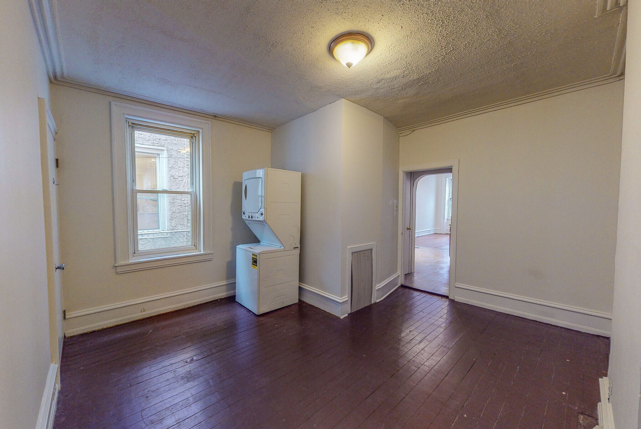 Bonus Room with in-unit Washer/dryer - 1302 E Columbia Ave