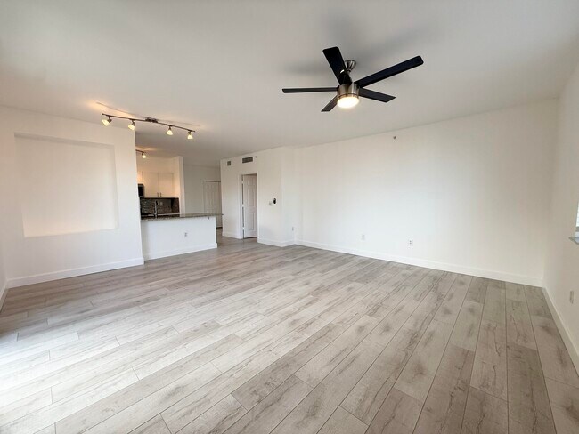 Building Photo - 630 S Sapodilla Ave