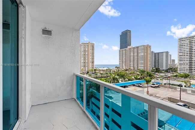 Building Photo - 1945 S Ocean Dr