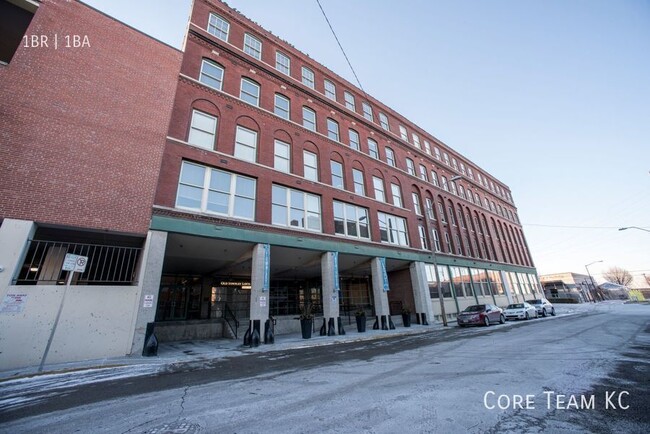 Building Photo - Beautiful 1 Bedroom Loft in River Market!