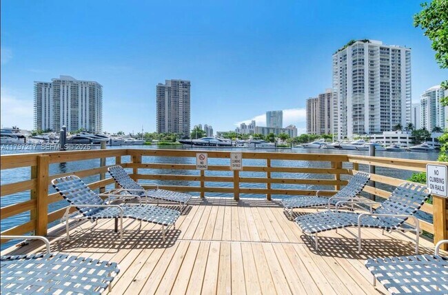 Building Photo - 19999 E Country Club Dr