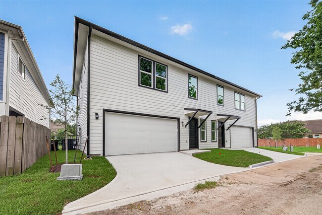 Building Photo - 703 Carol Lynn Dr