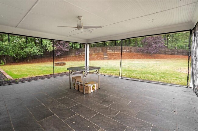 Building Photo - 709 Roxholly Ln NE