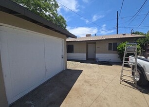 Building Photo - FOR RENT!!! AVAIL 6/1/26
