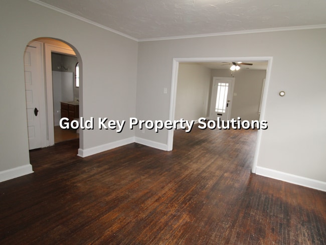 Building Photo - Adorable 2 BR 1 BA House with Garage and C...