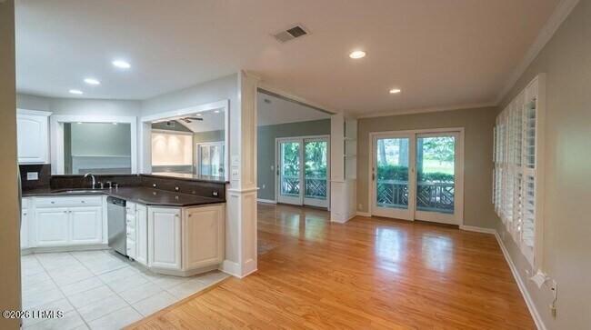 Building Photo - 1305 Rowland Dr