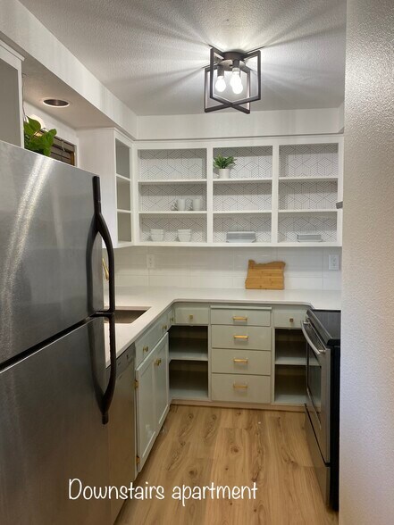 Building Photo - 210 E 3rd Ave