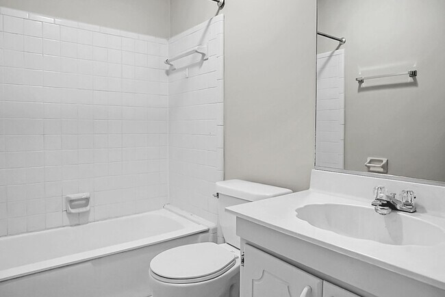 Building Photo - Spacious, Newly Renovated Villa Overlookin...