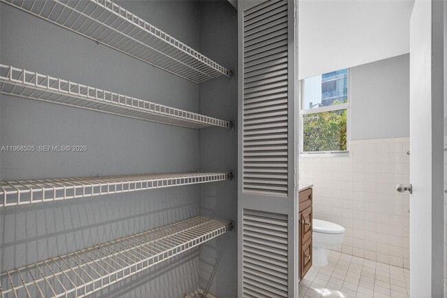 Building Photo - 555 NE 30th St