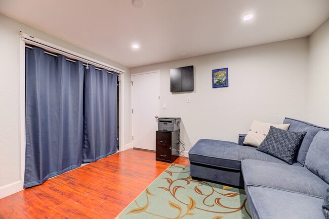 Building Photo - 1405 Goodman Ave