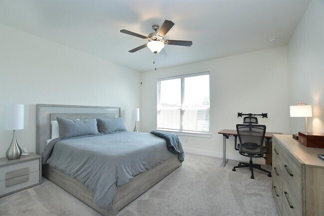 Building Photo - 424 Parkline Dr