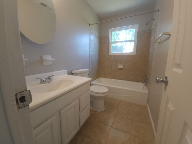 Building Photo - 846 Drawbridge Dr