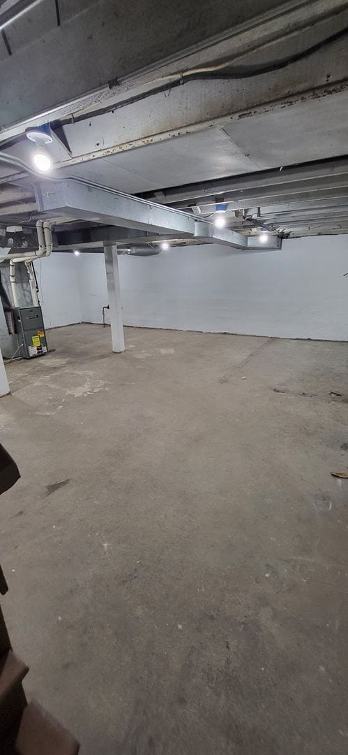 Building Photo - 3 bedroom 1 bath House for rent