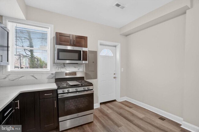 Building Photo - 2942 Arunah Ave