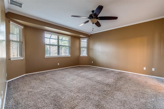 Building Photo - 305 Leather Oak Loop