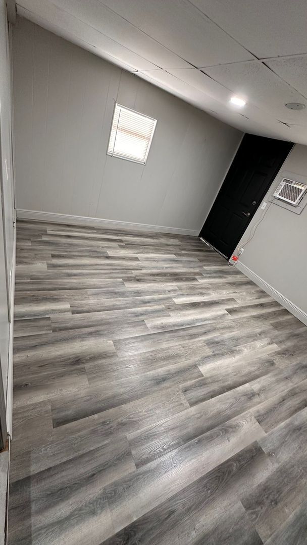 Building Photo - **3/1 Manufactured Home in Charlin Parkway area with large fenced yard**