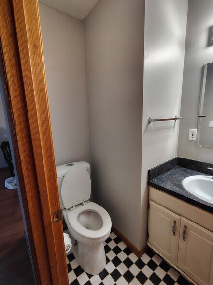 Building Photo - 1023 West Dr