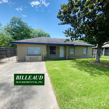 Building Photo - 322 Fontelieu Dr