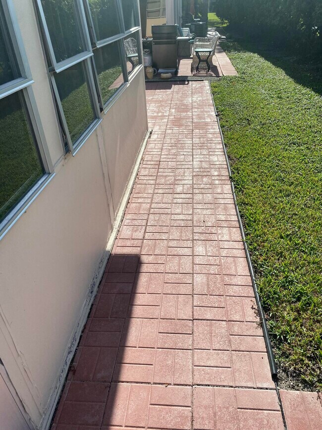 Building Photo - 442 Franconia Cir
