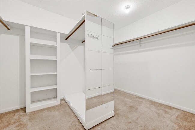 Building Photo - 18111 Shireoak Dr
