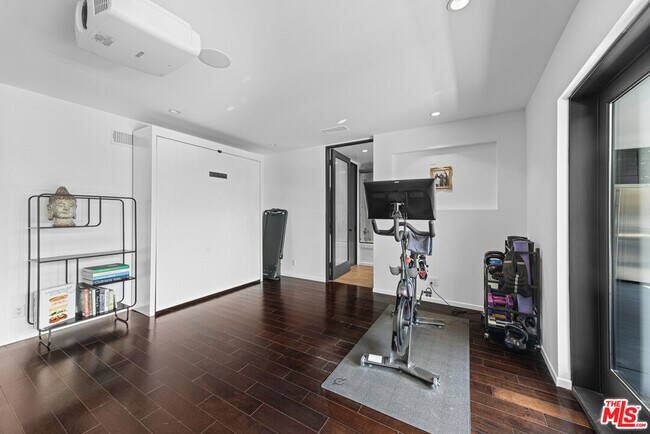 Building Photo - 2300 Ronda Vista Dr