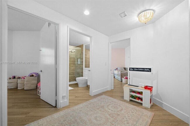 Building Photo - 731 Crandon Blvd