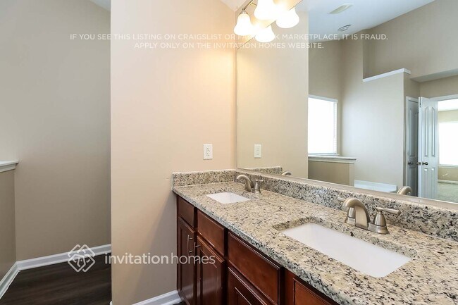 Building Photo - 2005 City Lights Dr