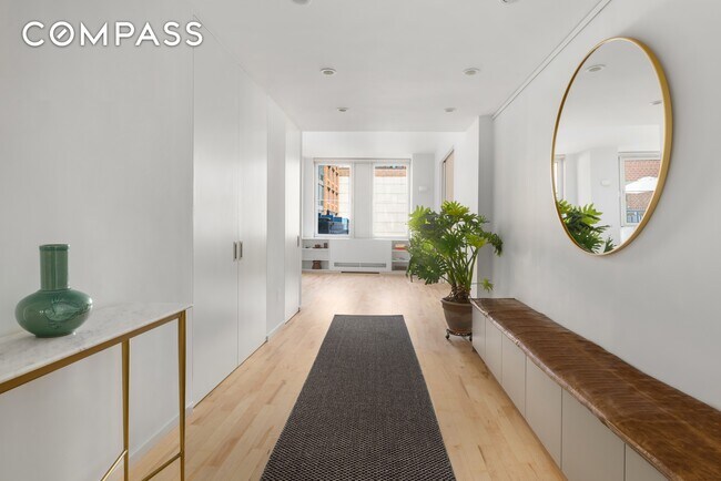 Building Photo - 404 E 76th St