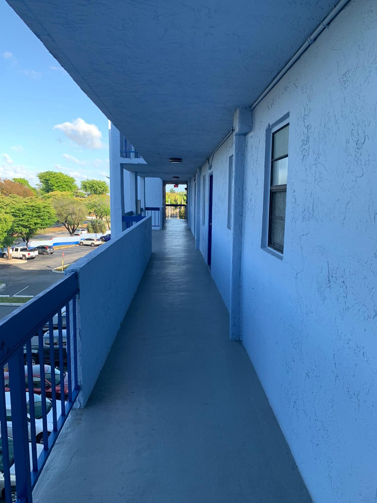 Building Photo - 9460 Fontainebleau Blvd