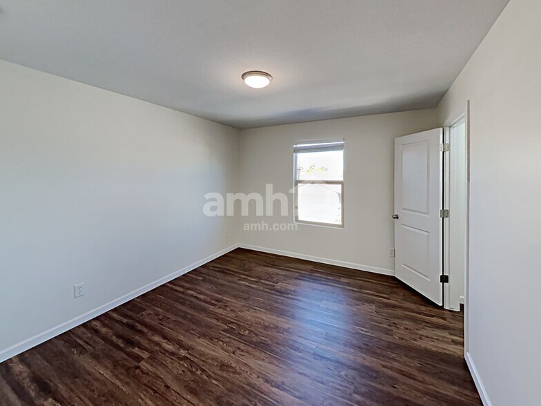 Building Photo - 14221 W Georgia Dr