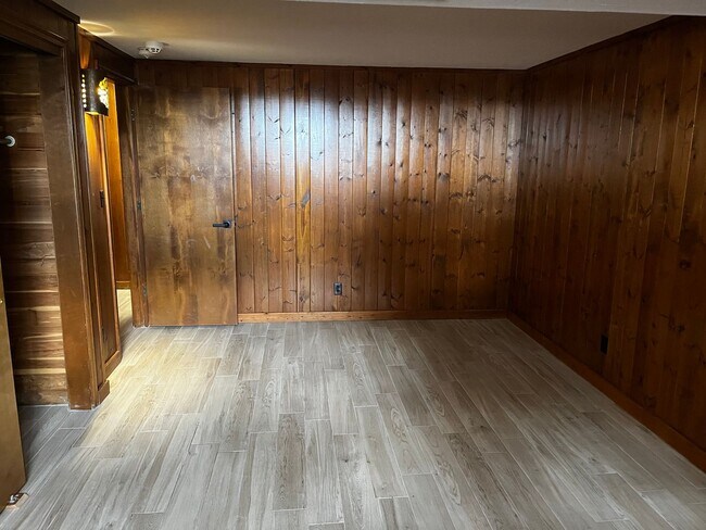 Building Photo - Unfurnished, 1-year long-term rental