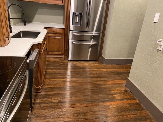 Building Photo - 2 Bed, 1 Bath House