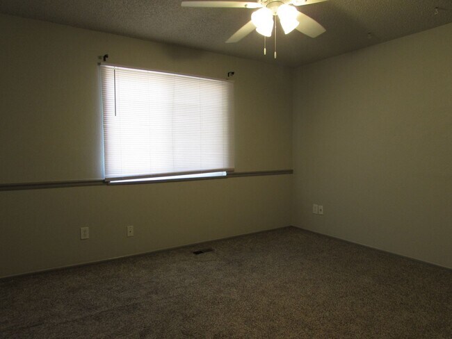 Building Photo - 3 Bed 2 Bath Orchard Mesa Home