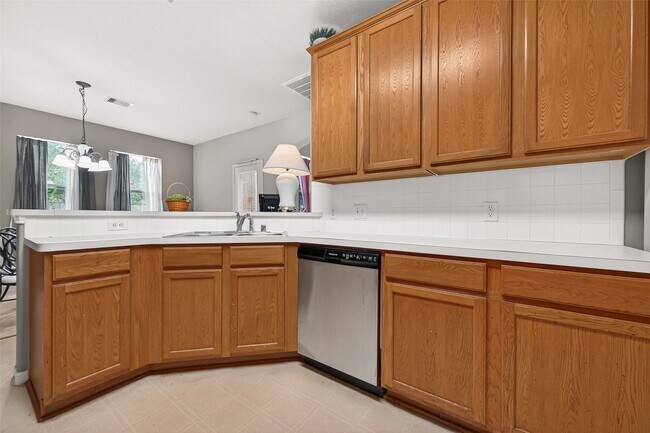 Building Photo - 14744 Branchwest Dr