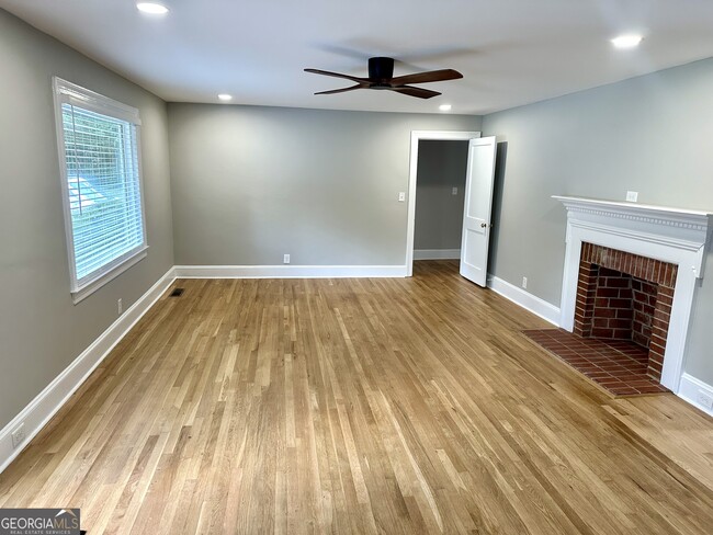 Building Photo - 716 Bieze St