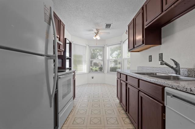 Building Photo - 10013 N Suttonwood Dr