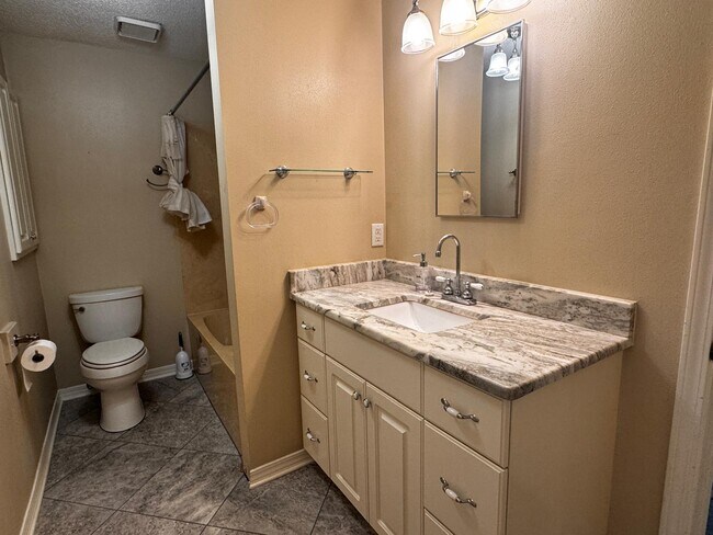 Building Photo - 806 Regatta Cir
