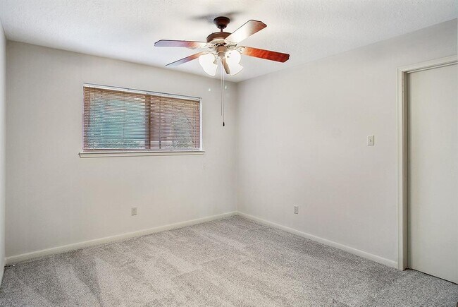 Building Photo - 5402 Summerfield Ln