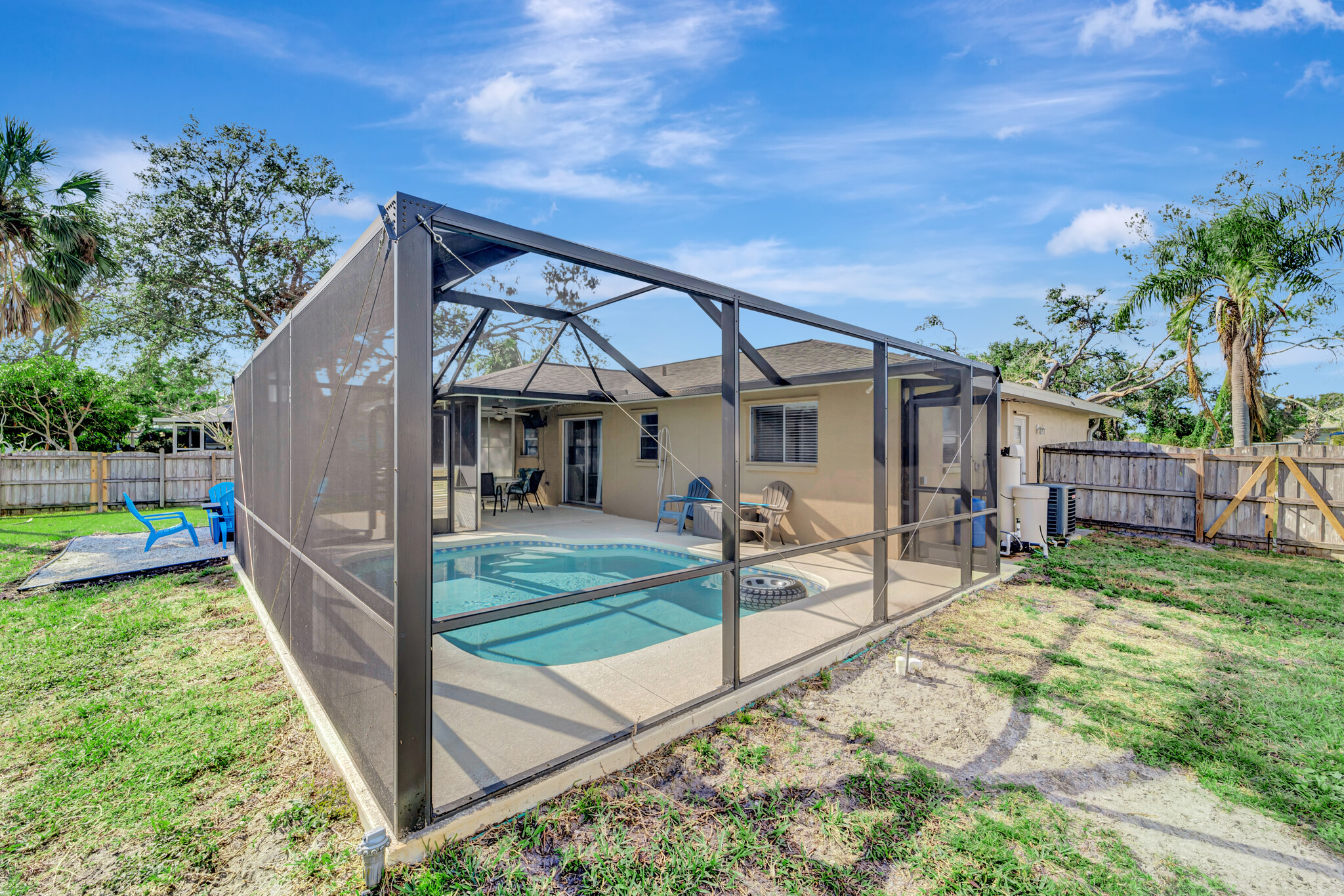 Building Photo - 561 Cabana Rd