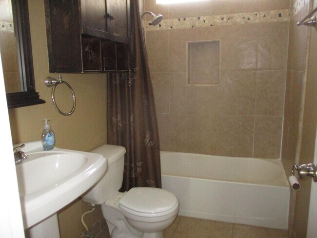 Building Photo - 8155 Westwood Dr