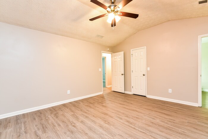 Building Photo - 5866 Homestead Cir