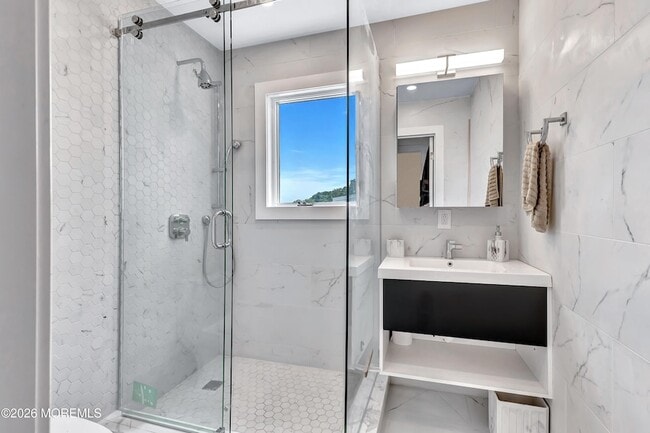 Building Photo - 637 Beacon Blvd