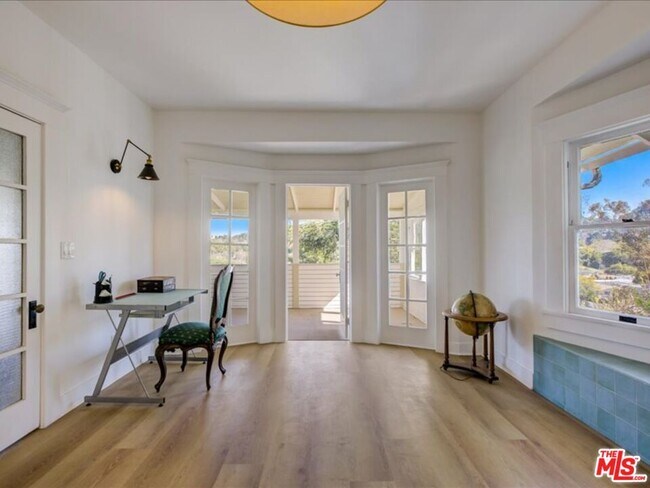 Building Photo - 400 N Avenue 66